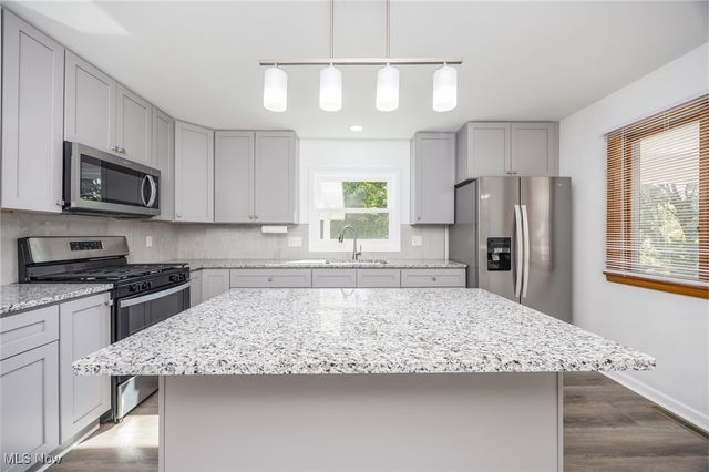 160 Poinciana Street, Newport, OH 45768