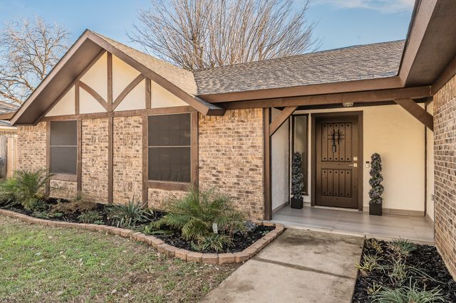 227 Norwich Drive, Hurst, TX 76054