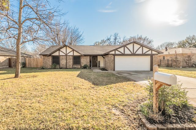 227 Norwich Drive, Hurst, TX 76054