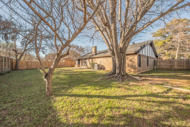 227 Norwich Drive, Hurst, TX 76054