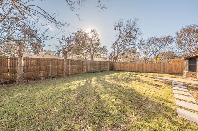 227 Norwich Drive, Hurst, TX 76054