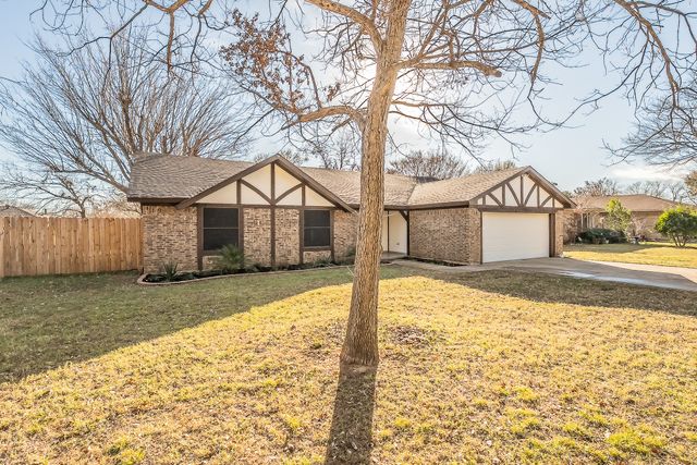 227 Norwich Drive, Hurst, TX 76054
