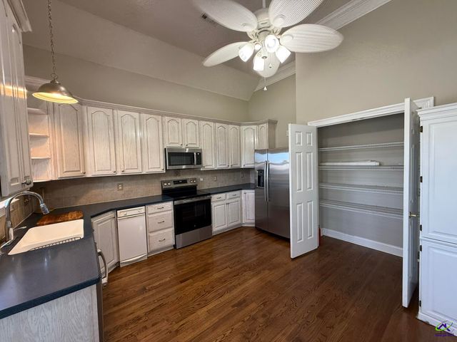 123 Newport Island, Centerville, GA 31028
