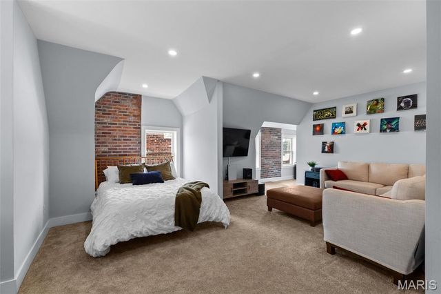 4716 Olive Street, St Louis, MO 63108