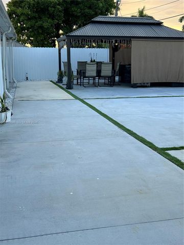 367 W 33rd St, Hialeah, FL 33012
