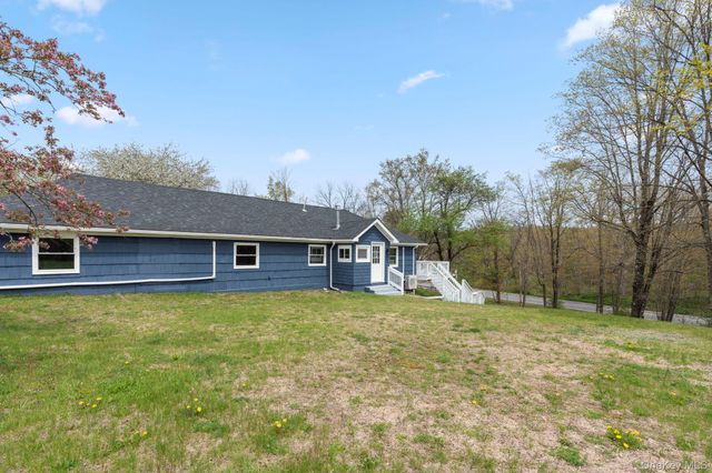905 N Quaker Lane, Staatsburg, NY 12580