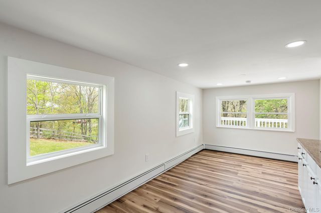 905 N Quaker Lane, Staatsburg, NY 12580