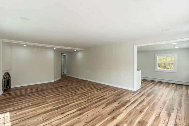 905 N Quaker Lane, Staatsburg, NY 12580