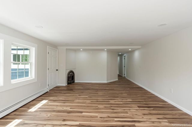 905 N Quaker Lane, Staatsburg, NY 12580