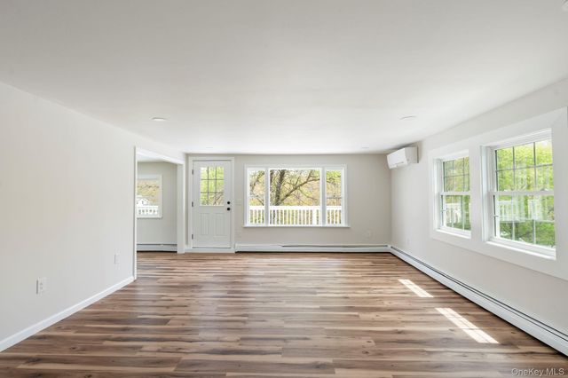 905 N Quaker Lane, Staatsburg, NY 12580