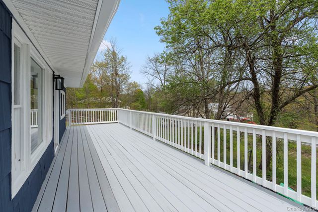 905 N Quaker Lane, Staatsburg, NY 12580