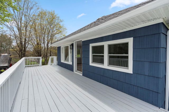 905 N Quaker Lane, Staatsburg, NY 12580