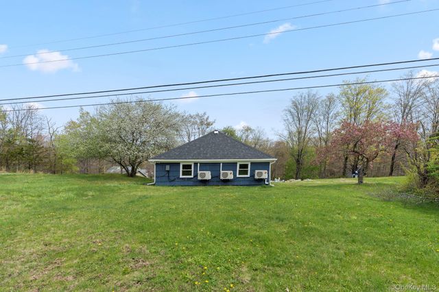 905 N Quaker Lane, Staatsburg, NY 12580