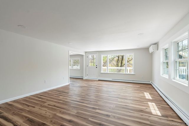 905 N Quaker Lane, Staatsburg, NY 12580