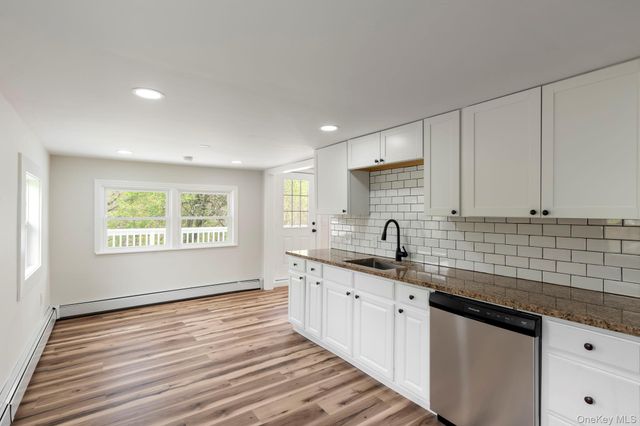 905 N Quaker Lane, Staatsburg, NY 12580