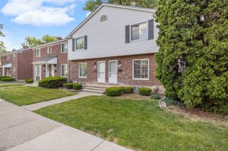 23056 Gary Lane, St Clair Shores, MI 48080