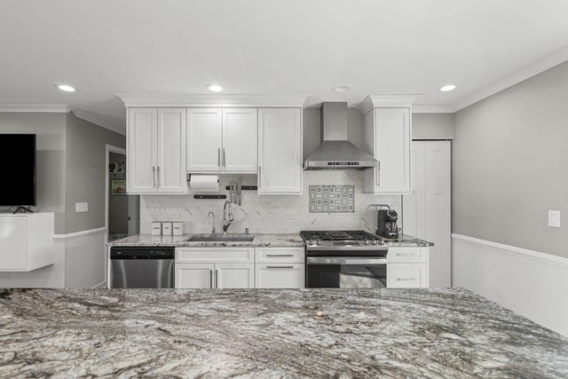 604 Newberry Drive, Streamwood, IL 60107