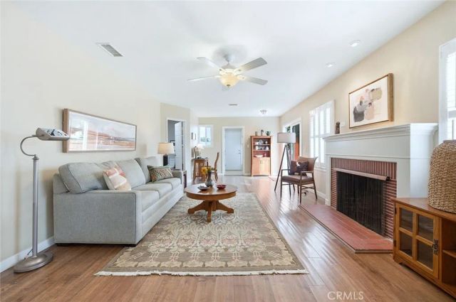 386 Los Altos Avenue, Long Beach, CA 90814