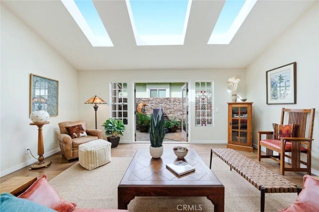 386 Los Altos Avenue, Long Beach, CA 90814