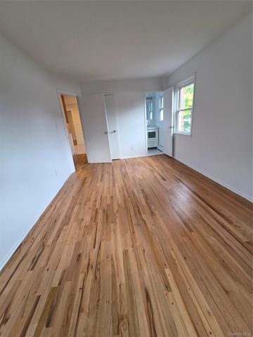 18-28 Bell Boulevard 1, Bayside, NY 11360