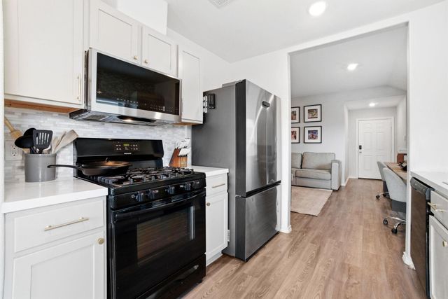 306 Pickwick Gardens Lane, Magnolia, TX 77354