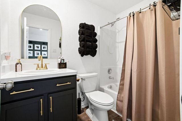 306 Pickwick Gardens Lane, Magnolia, TX 77354