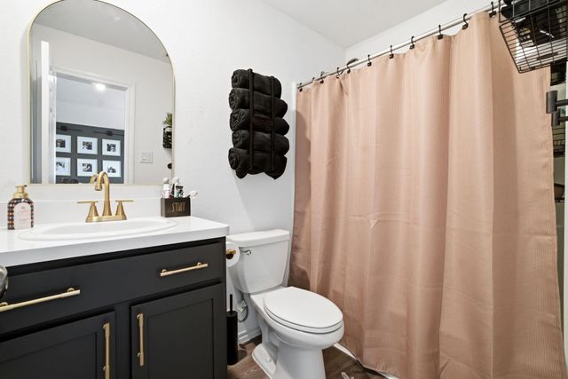 306 Pickwick Gardens Lane, Magnolia, TX 77354