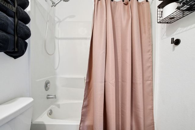 306 Pickwick Gardens Lane, Magnolia, TX 77354