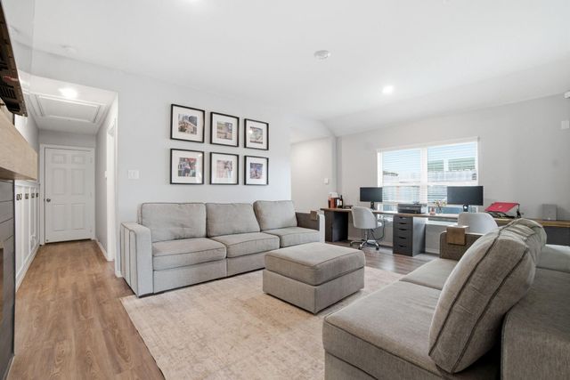 306 Pickwick Gardens Lane, Magnolia, TX 77354