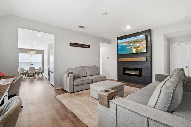 306 Pickwick Gardens Lane, Magnolia, TX 77354