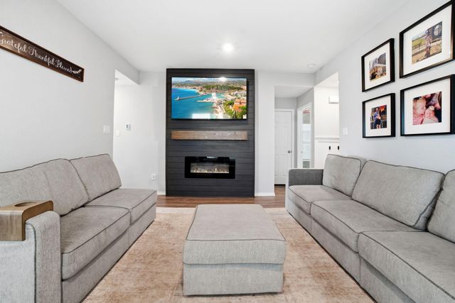 306 Pickwick Gardens Lane, Magnolia, TX 77354