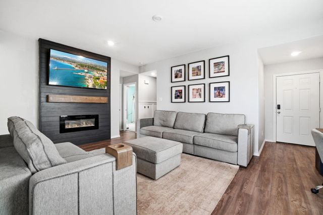 306 Pickwick Gardens Lane, Magnolia, TX 77354