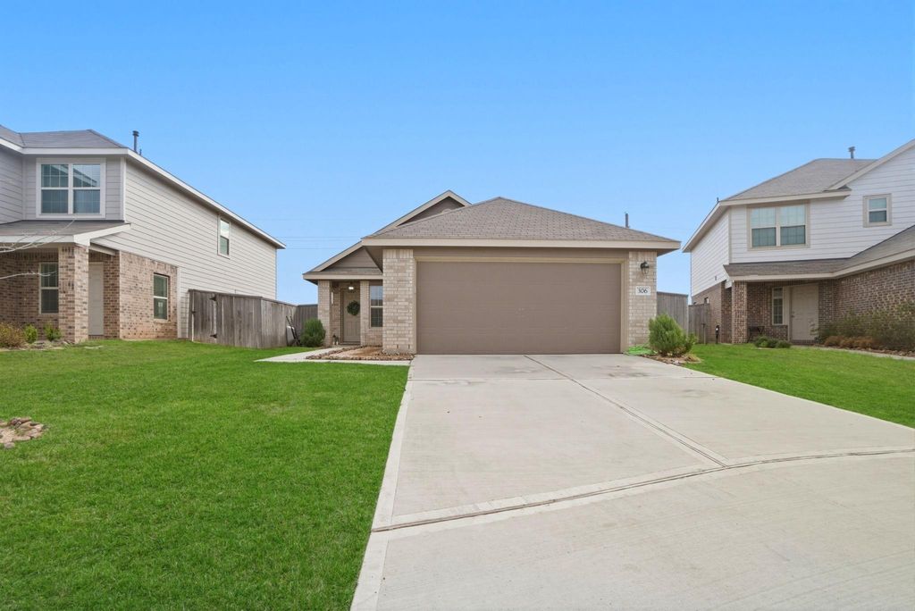 306 Pickwick Gardens Lane, Magnolia, TX 77354