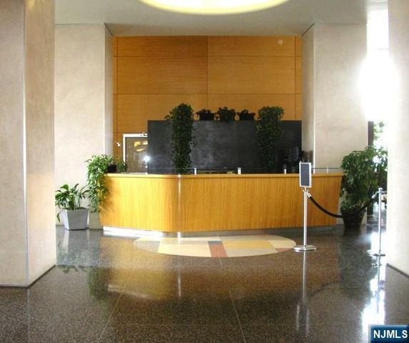 6040 Boulevard East 6F, West New York, NJ 07093