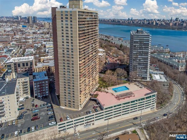6040 Boulevard East 6F, West New York, NJ 07093