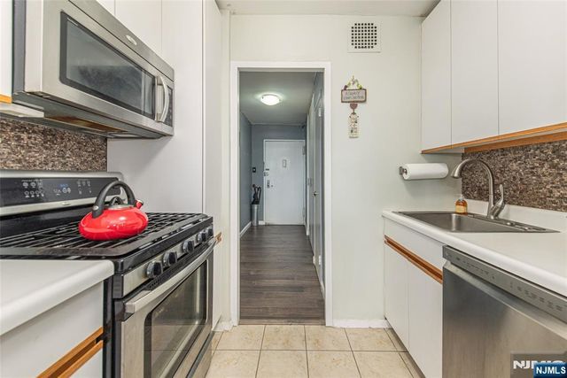 6040 Boulevard East 6F, West New York, NJ 07093