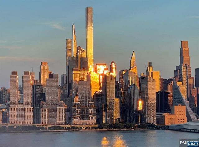 6040 Boulevard East 6F, West New York, NJ 07093