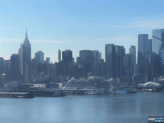 6040 Boulevard East 6F, West New York, NJ 07093