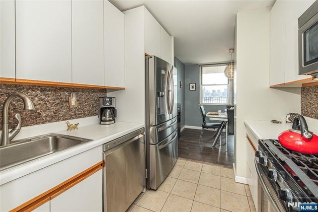 6040 Boulevard East 6F, West New York, NJ 07093
