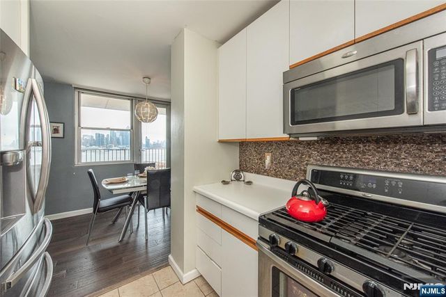 6040 Boulevard East 6F, West New York, NJ 07093