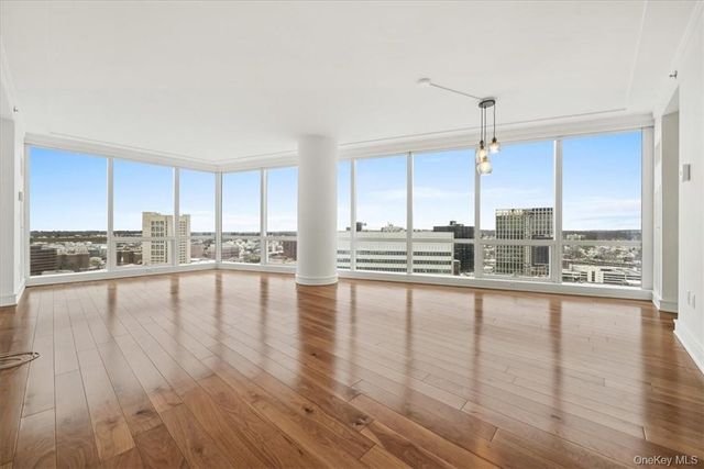 5 Renaissance 18E, White Plains, NY 10601