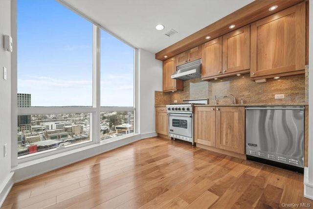 5 Renaissance 18E, White Plains, NY 10601