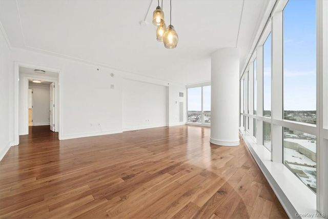 5 Renaissance 18E, White Plains, NY 10601