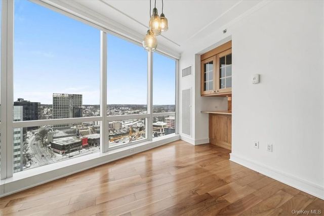 5 Renaissance 18E, White Plains, NY 10601