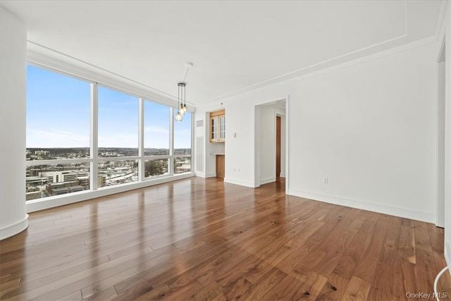 5 Renaissance 18E, White Plains, NY 10601