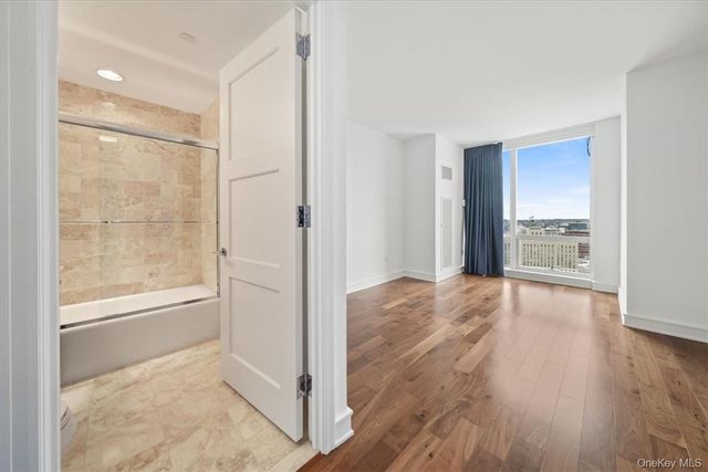 5 Renaissance 18E, White Plains, NY 10601