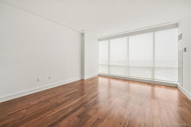 5 Renaissance 18E, White Plains, NY 10601