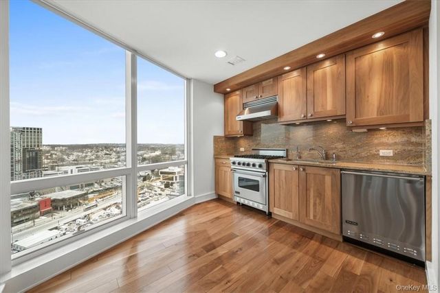 5 Renaissance 18E, White Plains, NY 10601