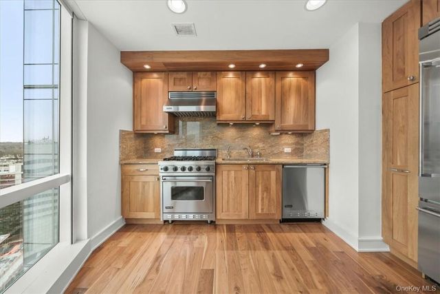 5 Renaissance 18E, White Plains, NY 10601