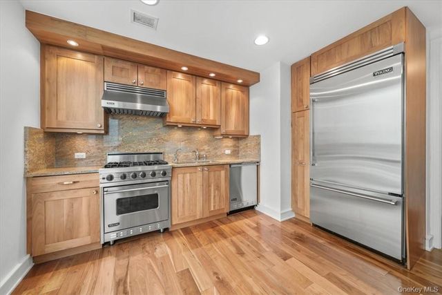5 Renaissance 18E, White Plains, NY 10601
